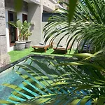 Villa Marie - Kuta - 6 Bedroom 4 Bathroom Villa - Great Location !