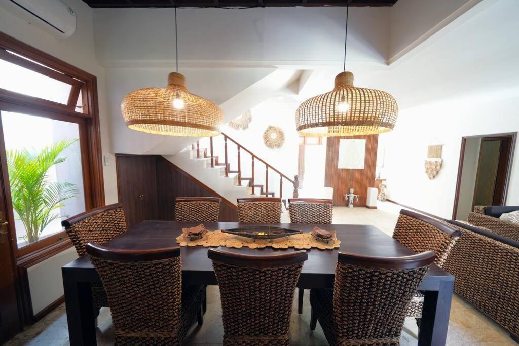 Marie - Kuta - 6 Bedroom 4 Bathroom - Great Location ! Villa *