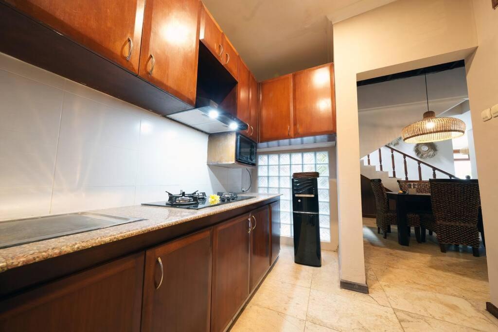 Villa Marie - Kuta - 6 Bedroom 4 Bathroom - Great Location !