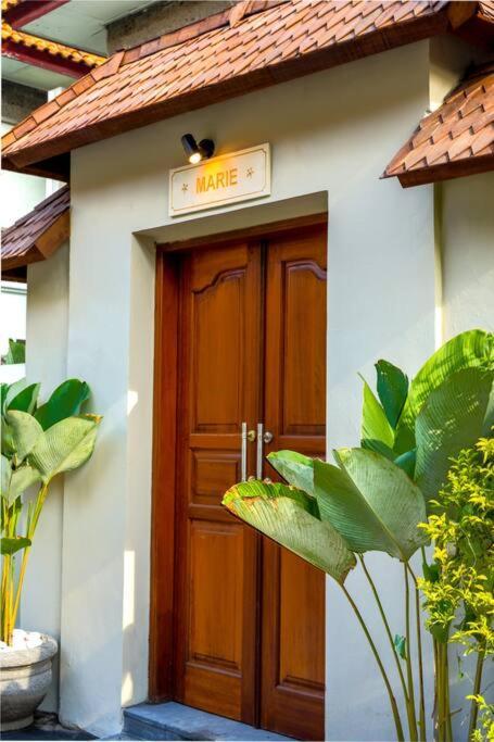 Marie - Kuta - 6 Bedroom 4 Bathroom - Great Location ! Villa